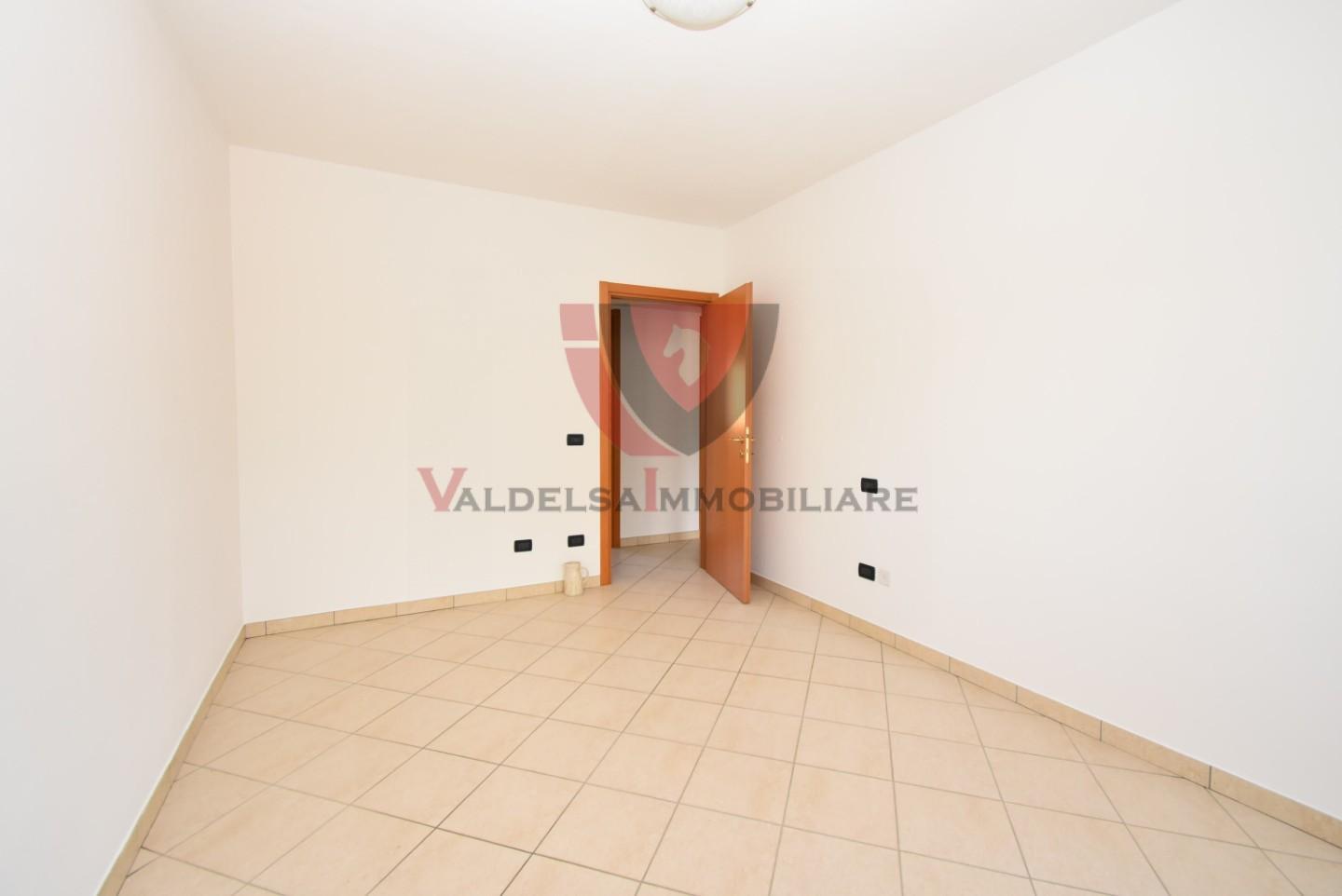 Immagine 11 di Appartamento in vendita  a Colle Di Val D'elsa