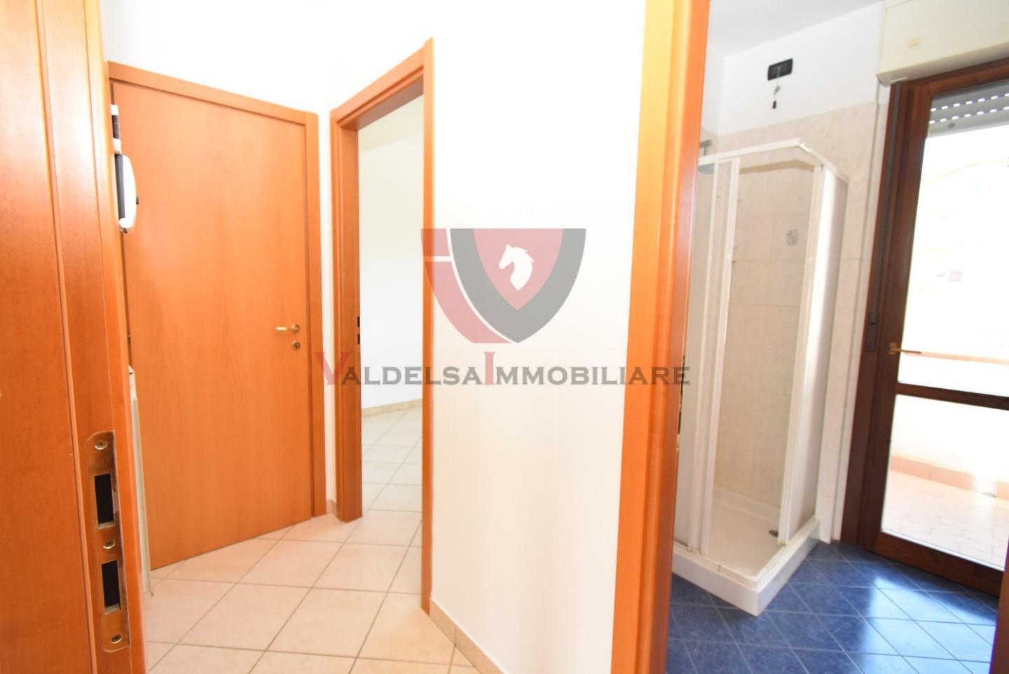 Immagine 8 di Appartamento in vendita  a Colle Di Val D'elsa