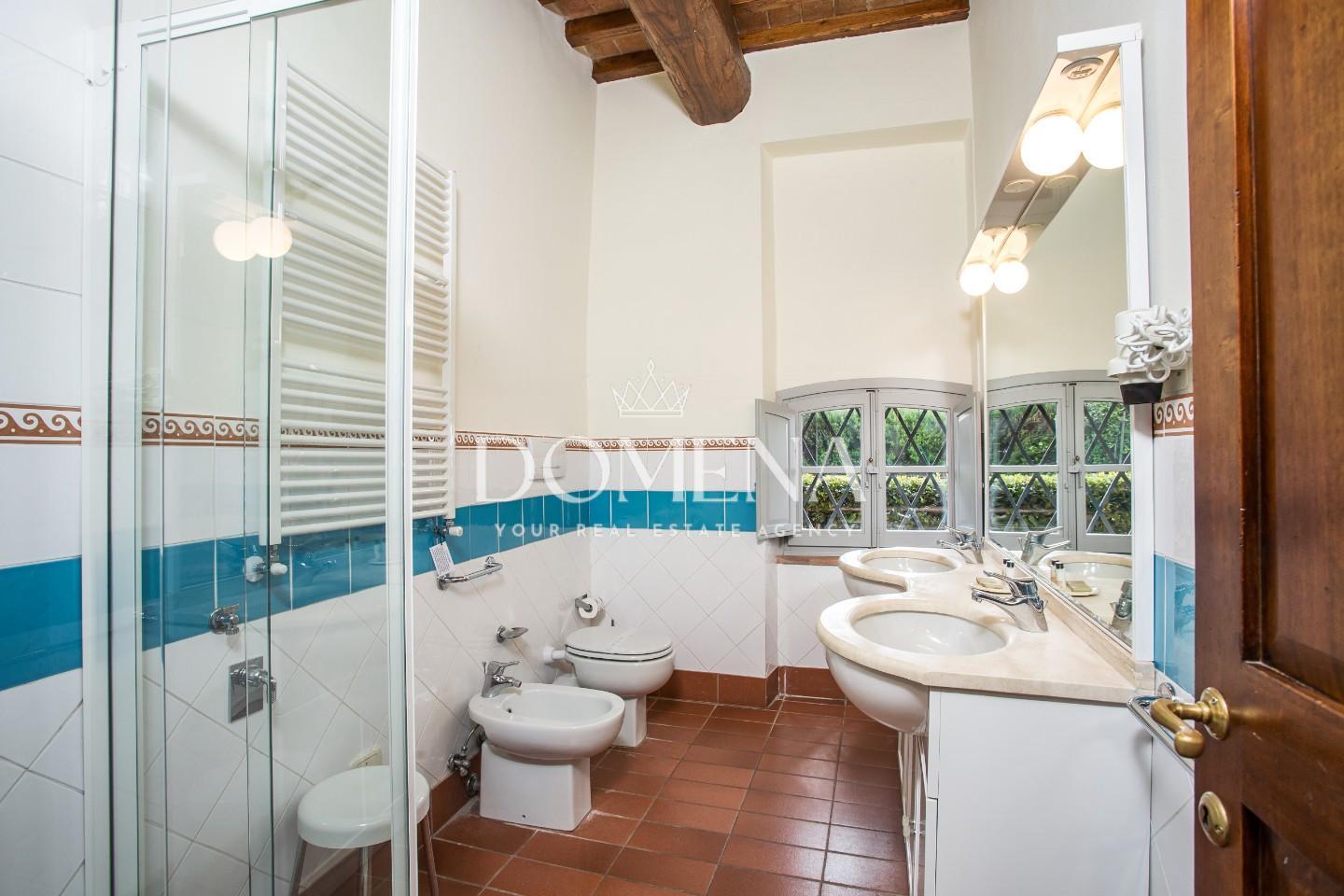 Immagine 9 di Appartamento in vendita  a San Gimignano