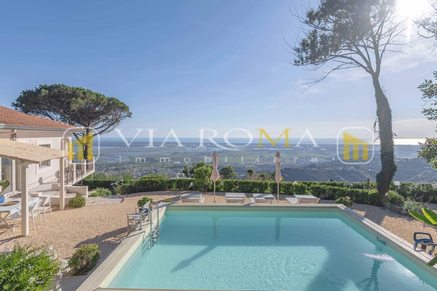 casa indipendente in vendita a Camaiore