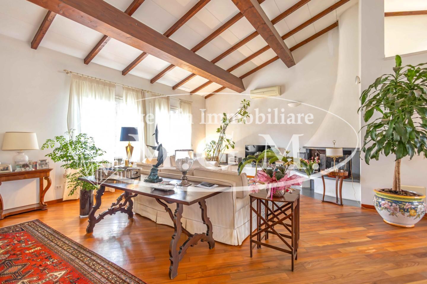 Immagine 7 di Villa in vendita  a Pisa