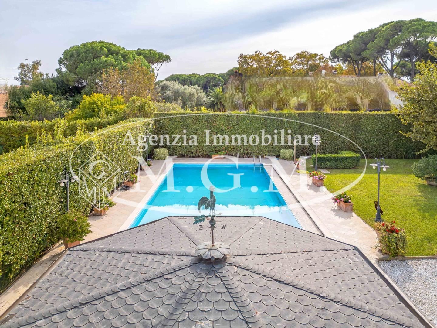 Immagine 27 di Villa in vendita  a Pisa