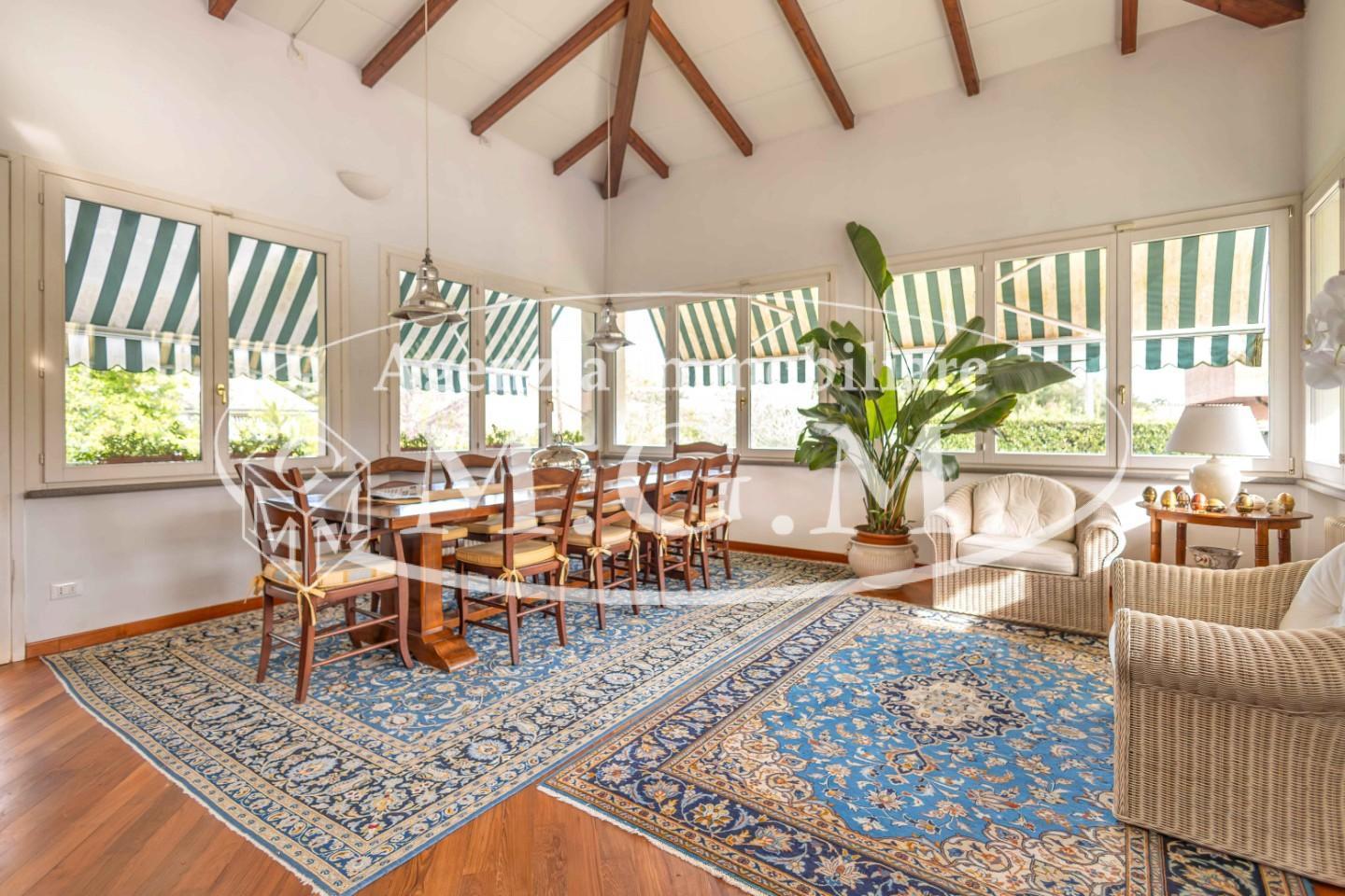 Immagine 10 di Villa in vendita  a Pisa