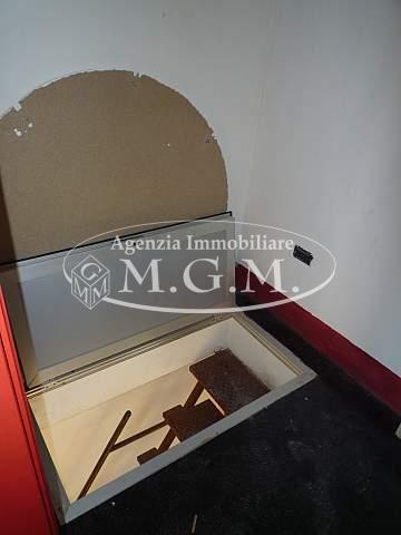 Immagine 4 di Locale commerciale in affitto  a Santa Maria A Monte