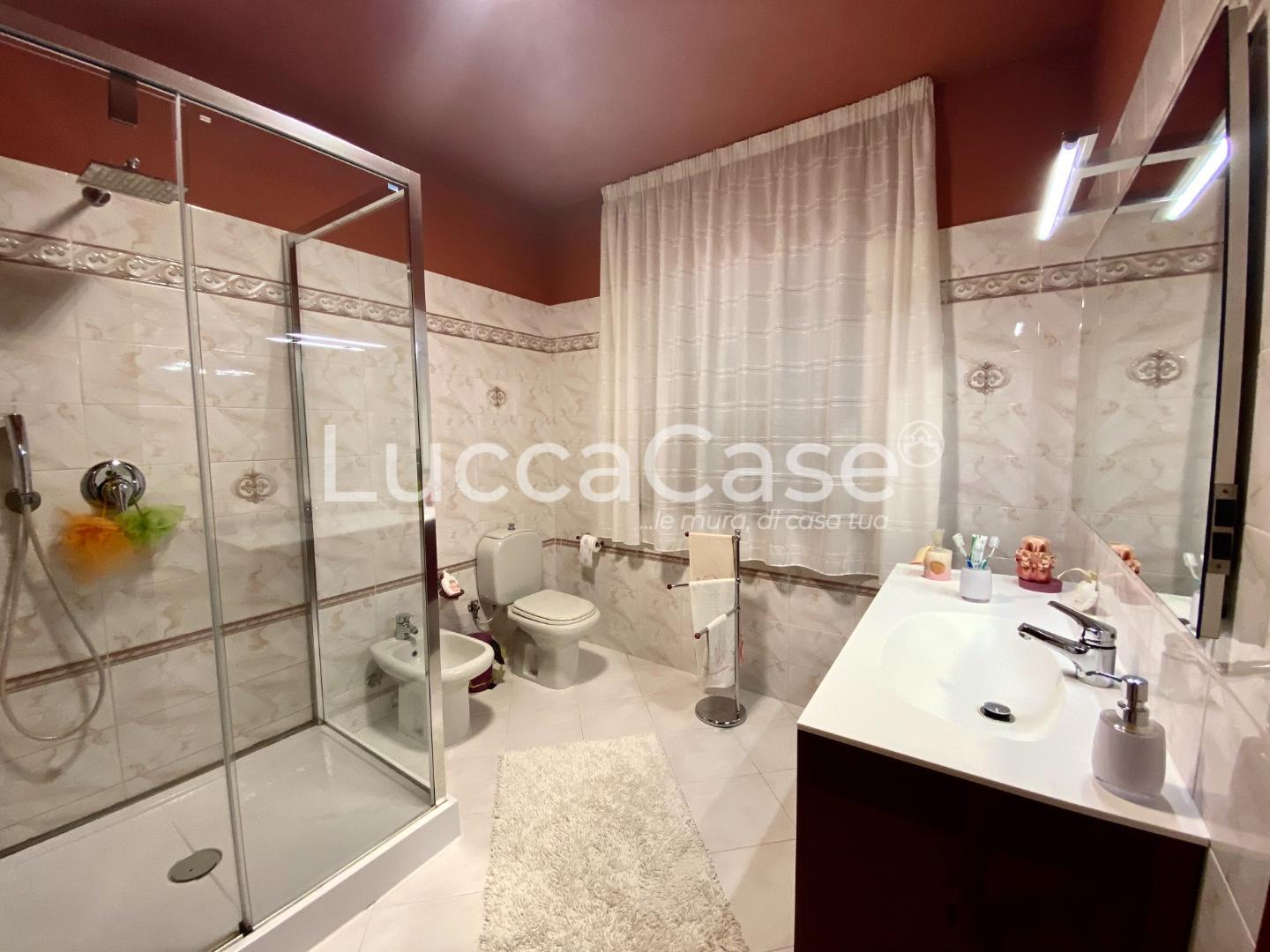 Immagine 12 di Casa colonica in vendita  a Pescaglia