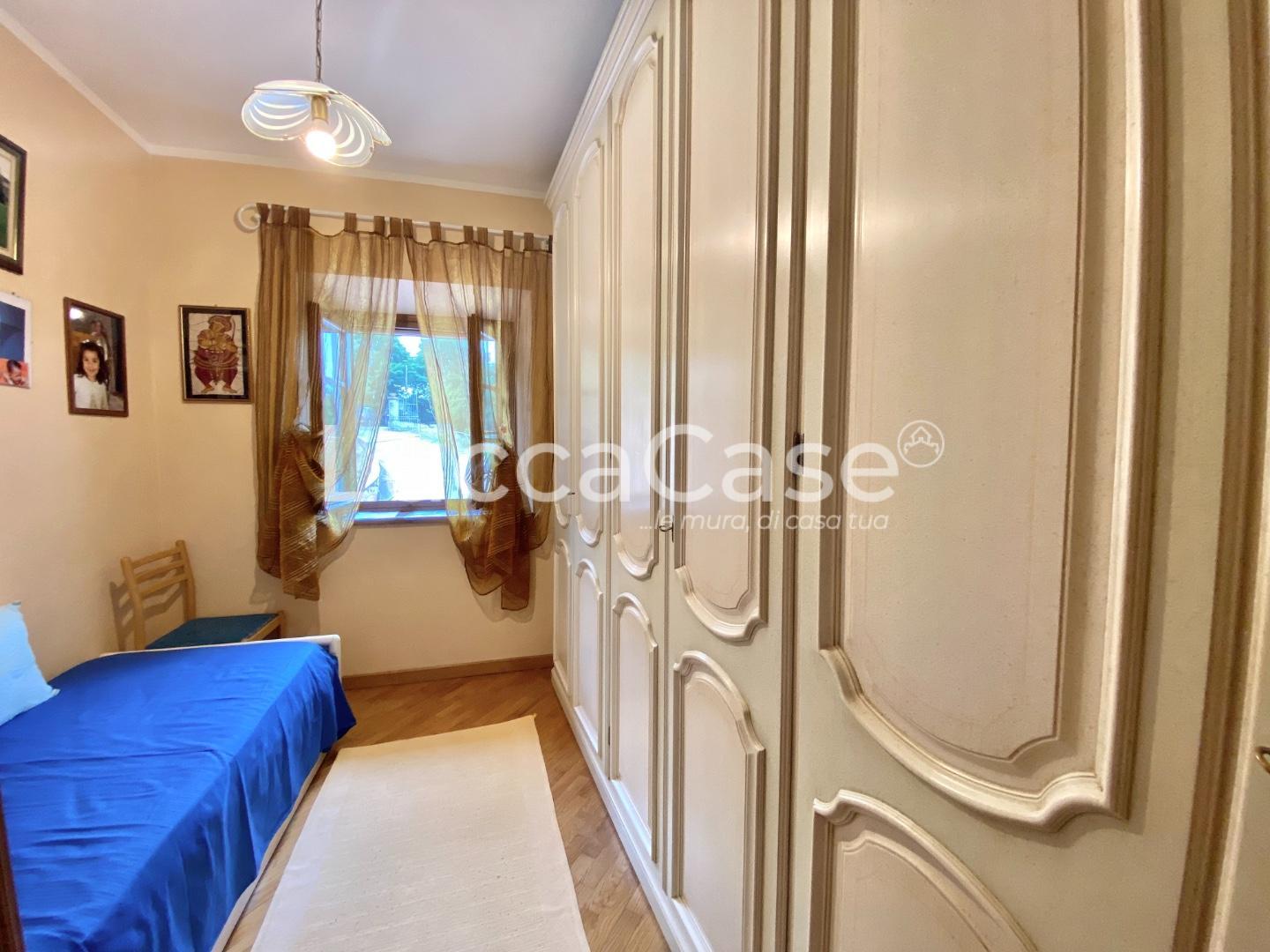 Immagine 15 di Casa colonica in vendita  a Pescaglia