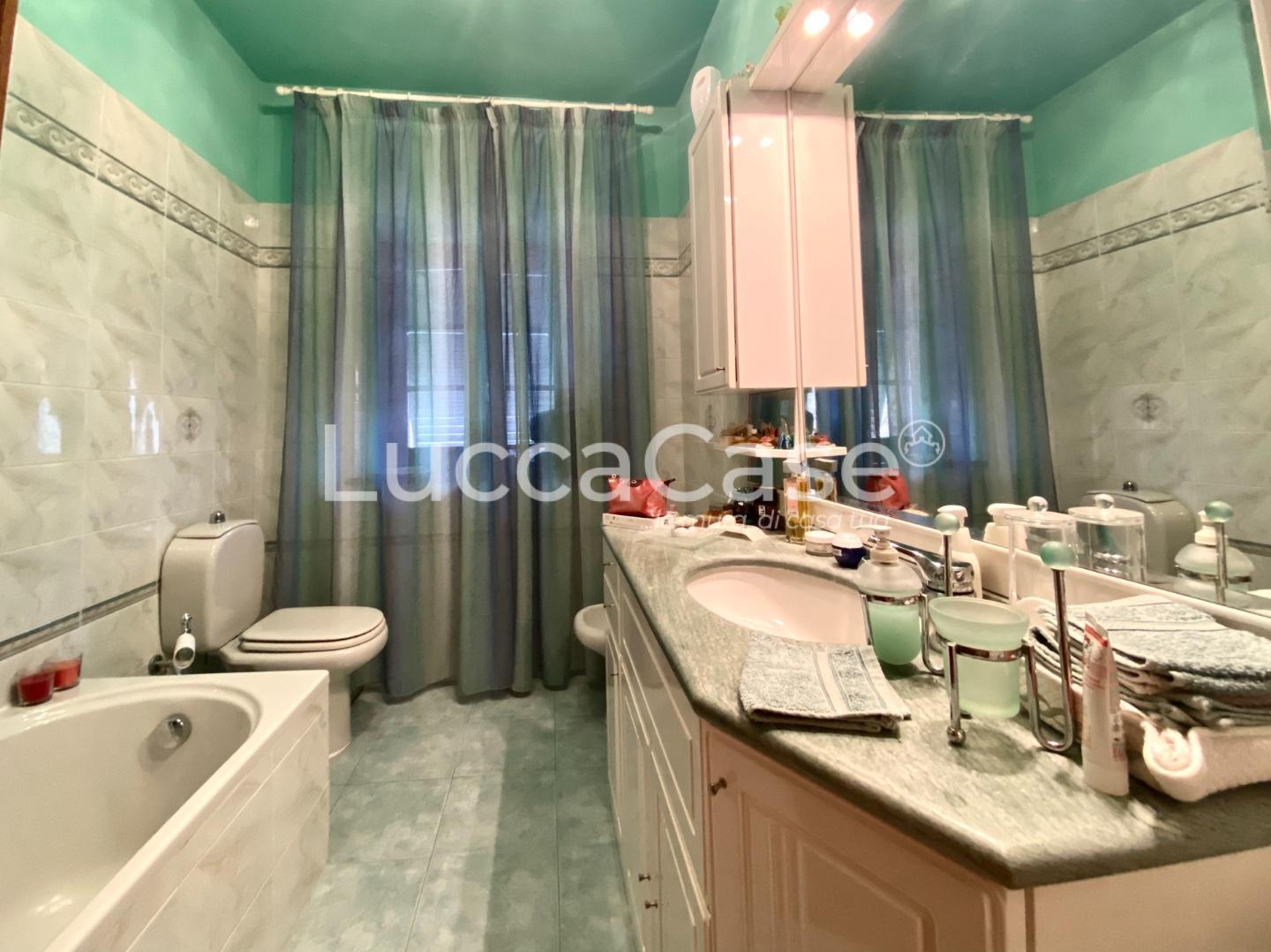 Immagine 18 di Casa colonica in vendita  a Pescaglia