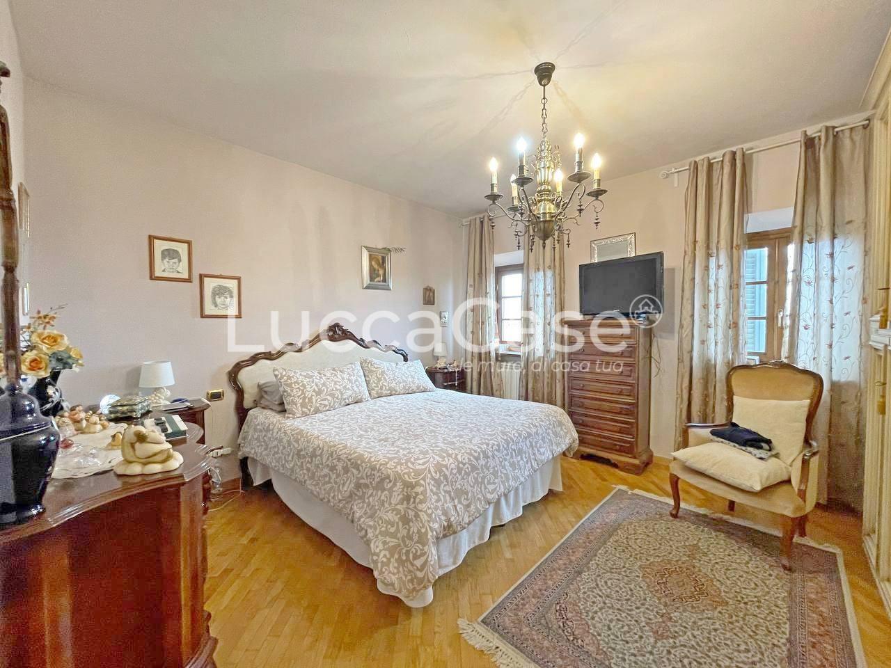 Immagine 29 di Casa colonica in vendita  a Pescaglia