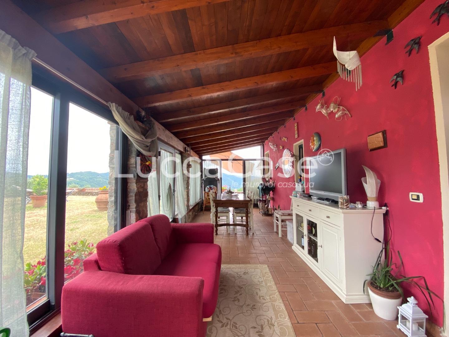 Immagine 16 di Casa colonica in vendita  a Pescaglia