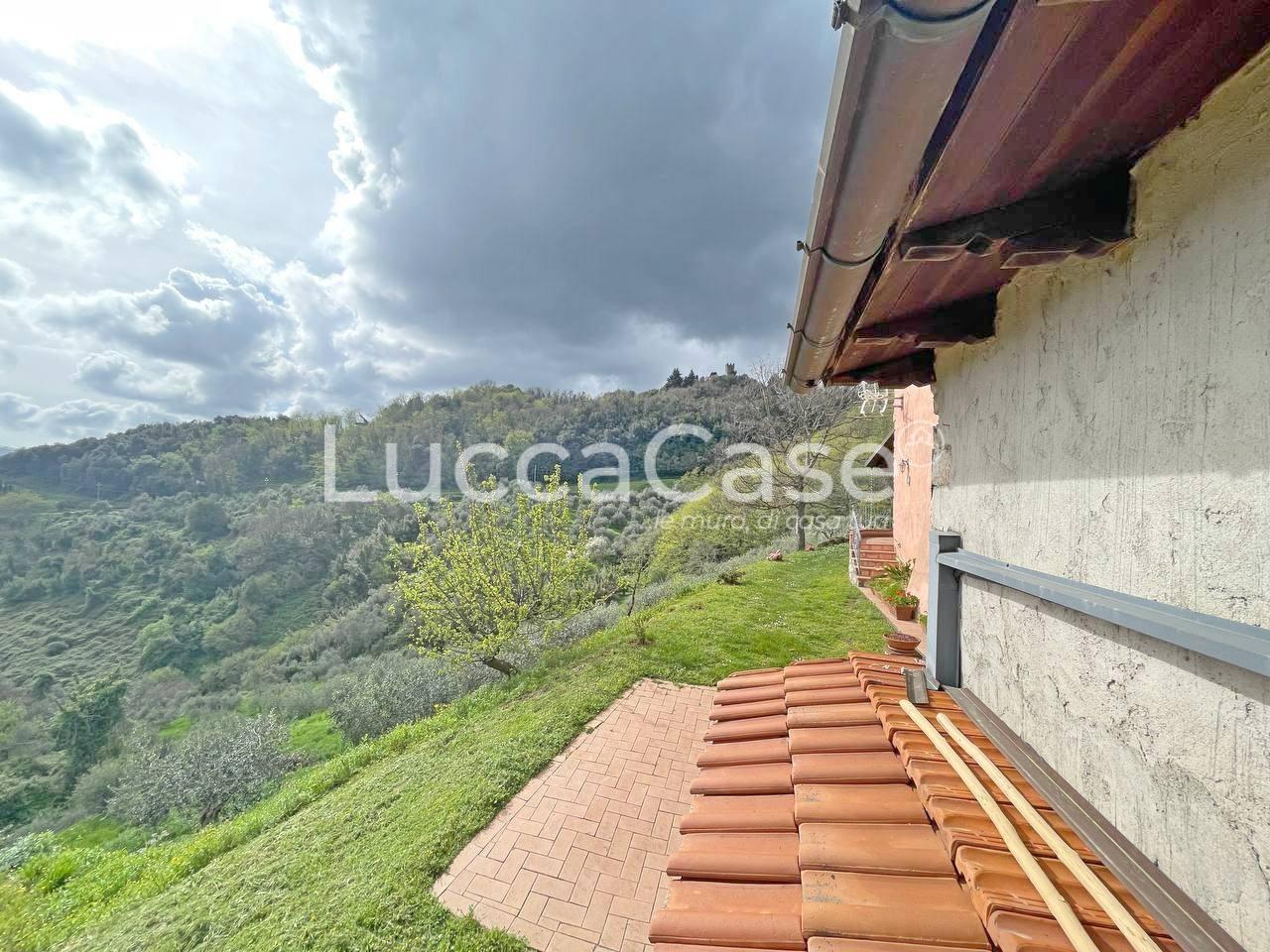 Immagine 26 di Casa colonica in vendita  a Pescaglia