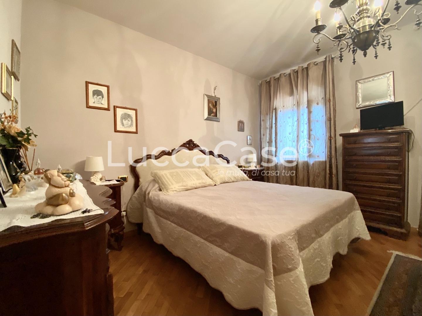 Immagine 21 di Casa colonica in vendita  a Pescaglia