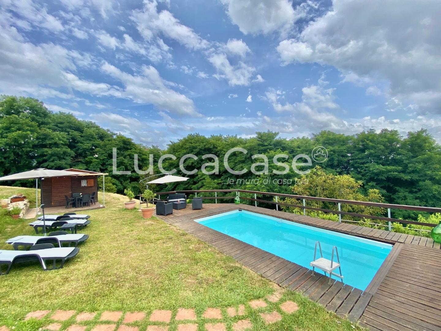 Immagine 5 di Casa colonica in vendita  a Pescaglia