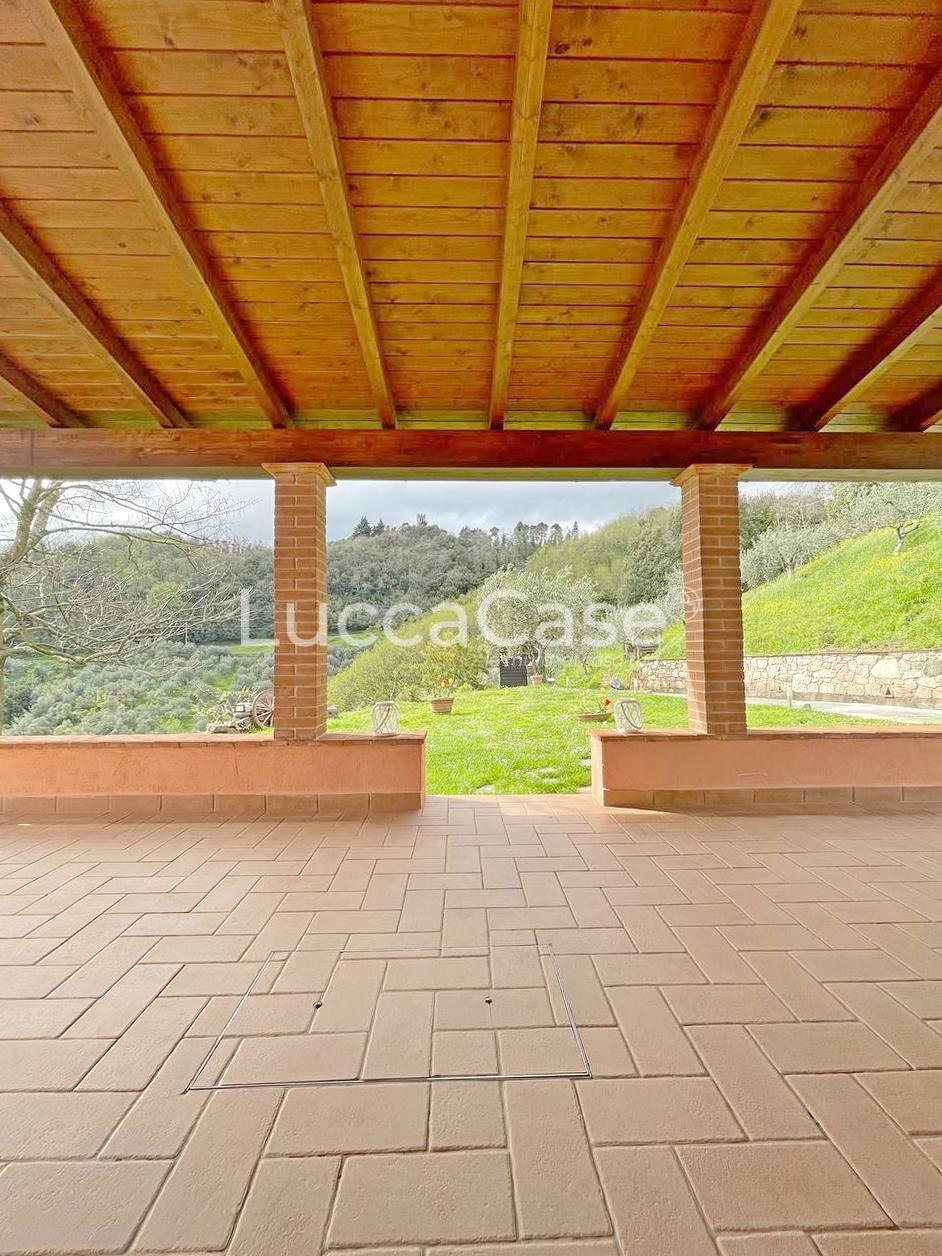 Immagine 31 di Casa colonica in vendita  a Pescaglia