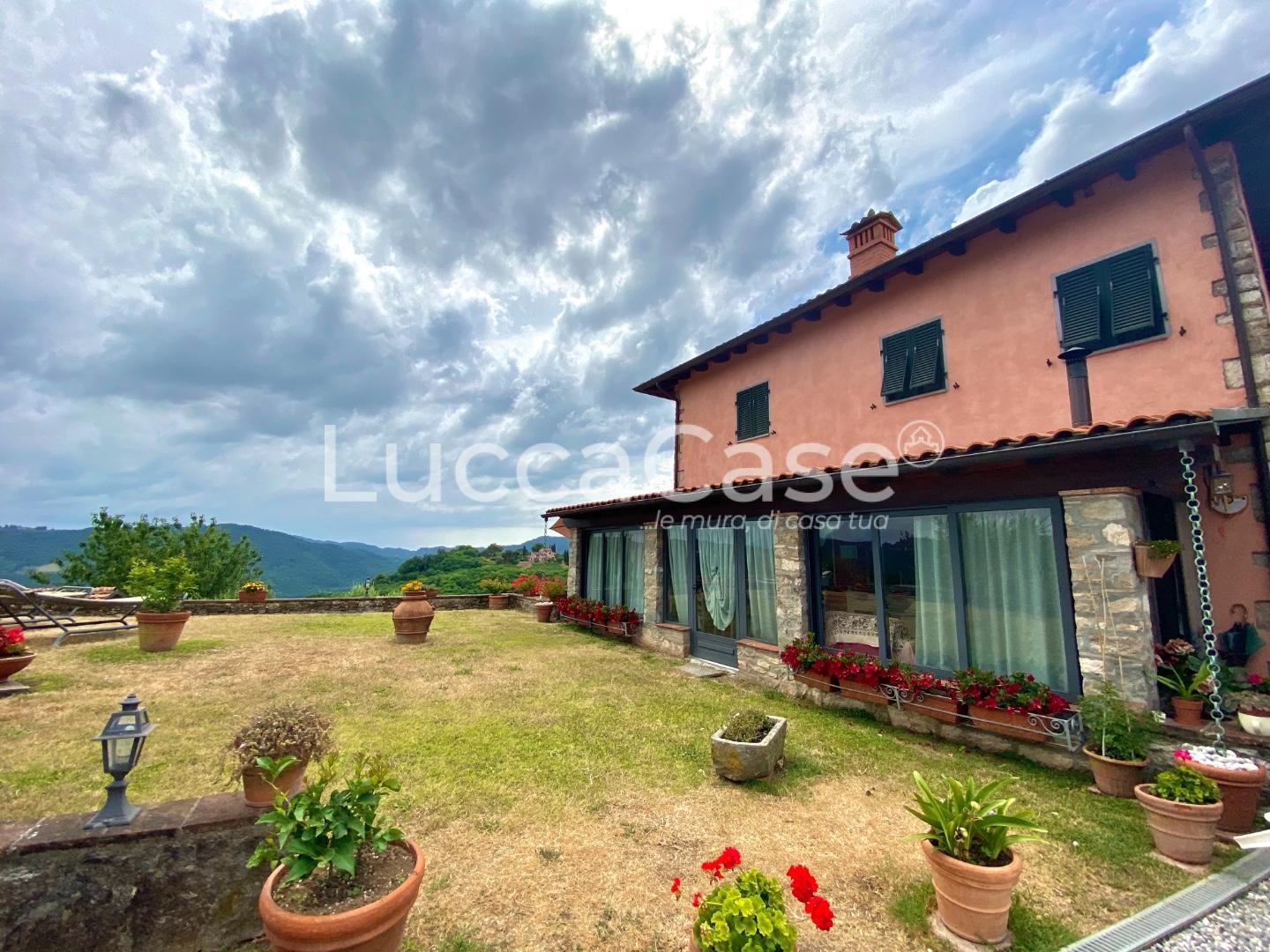 Immagine 4 di Casa colonica in vendita  a Pescaglia