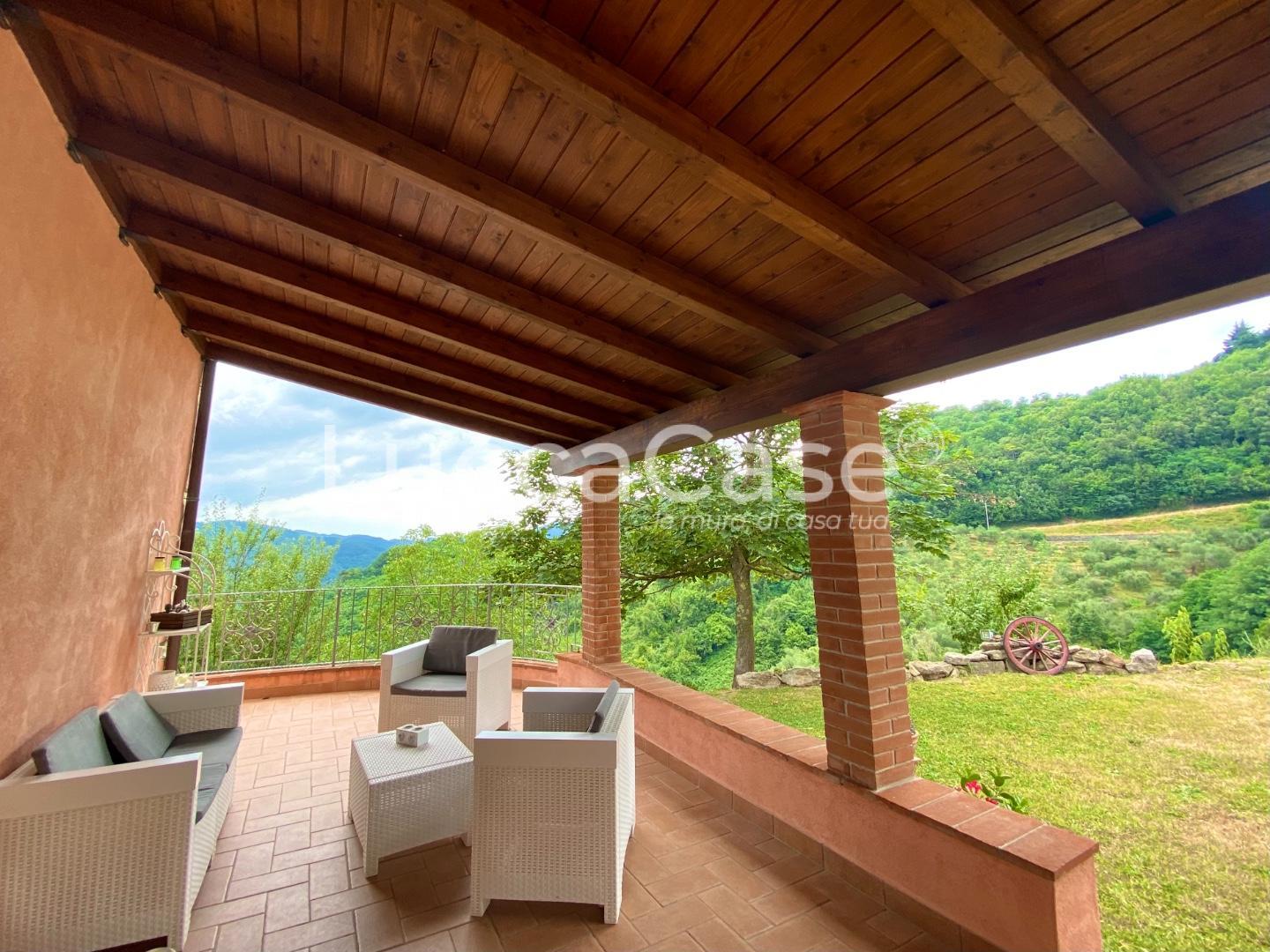 Immagine 7 di Casa colonica in vendita  a Pescaglia