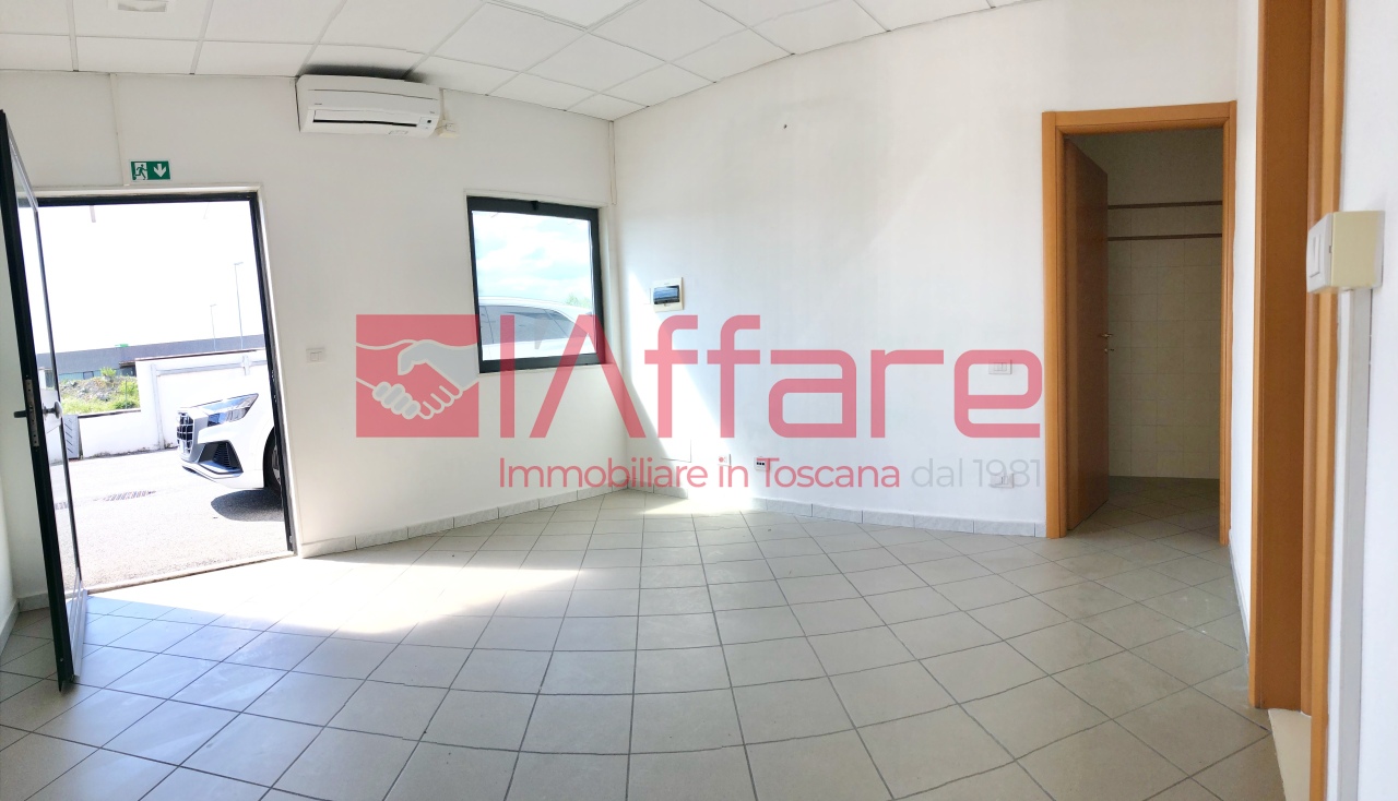 Immagine 18 di Capannone industriale in vendita  a Montecatini Terme