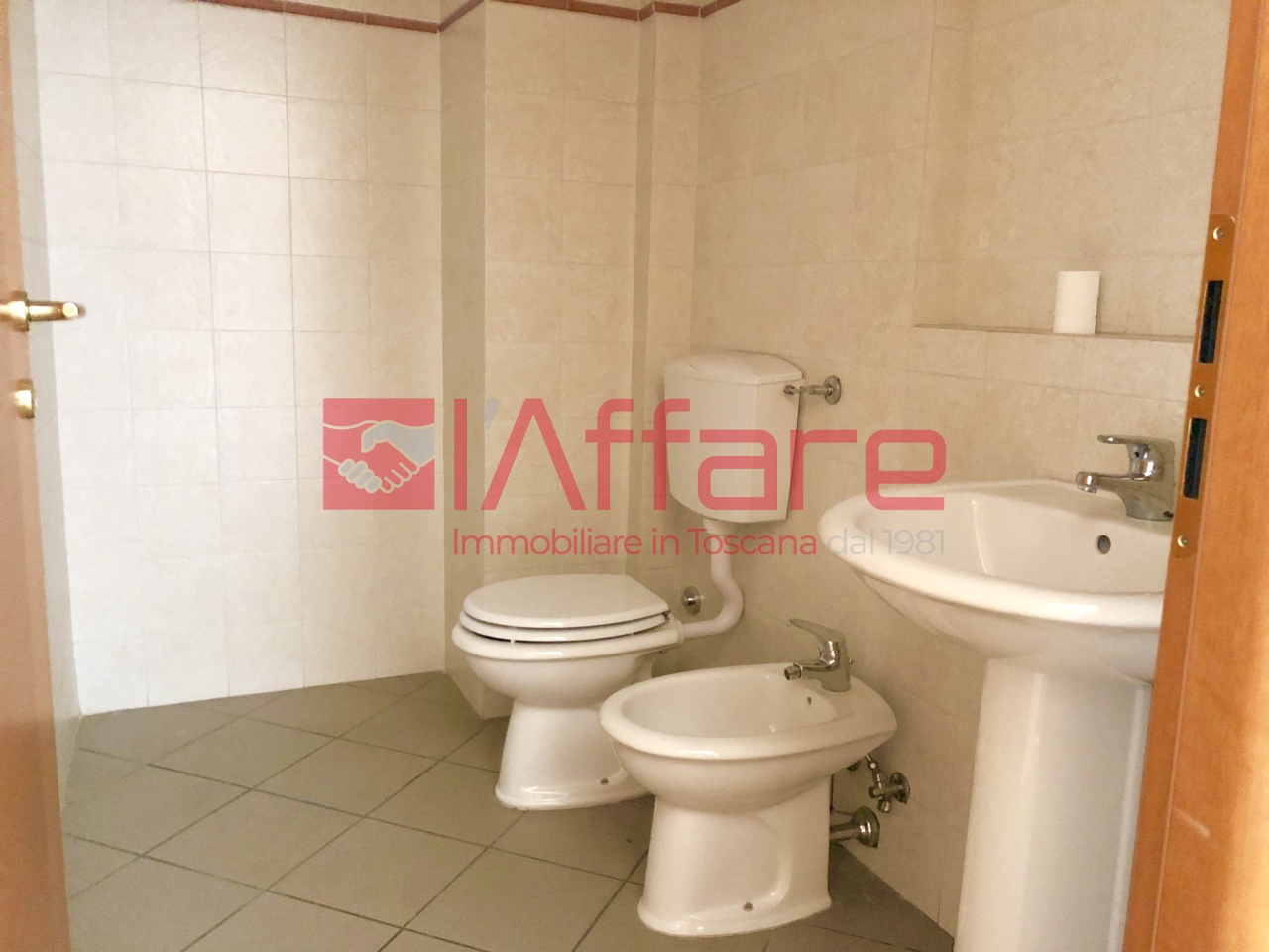 Immagine 14 di Capannone industriale in vendita  a Montecatini Terme