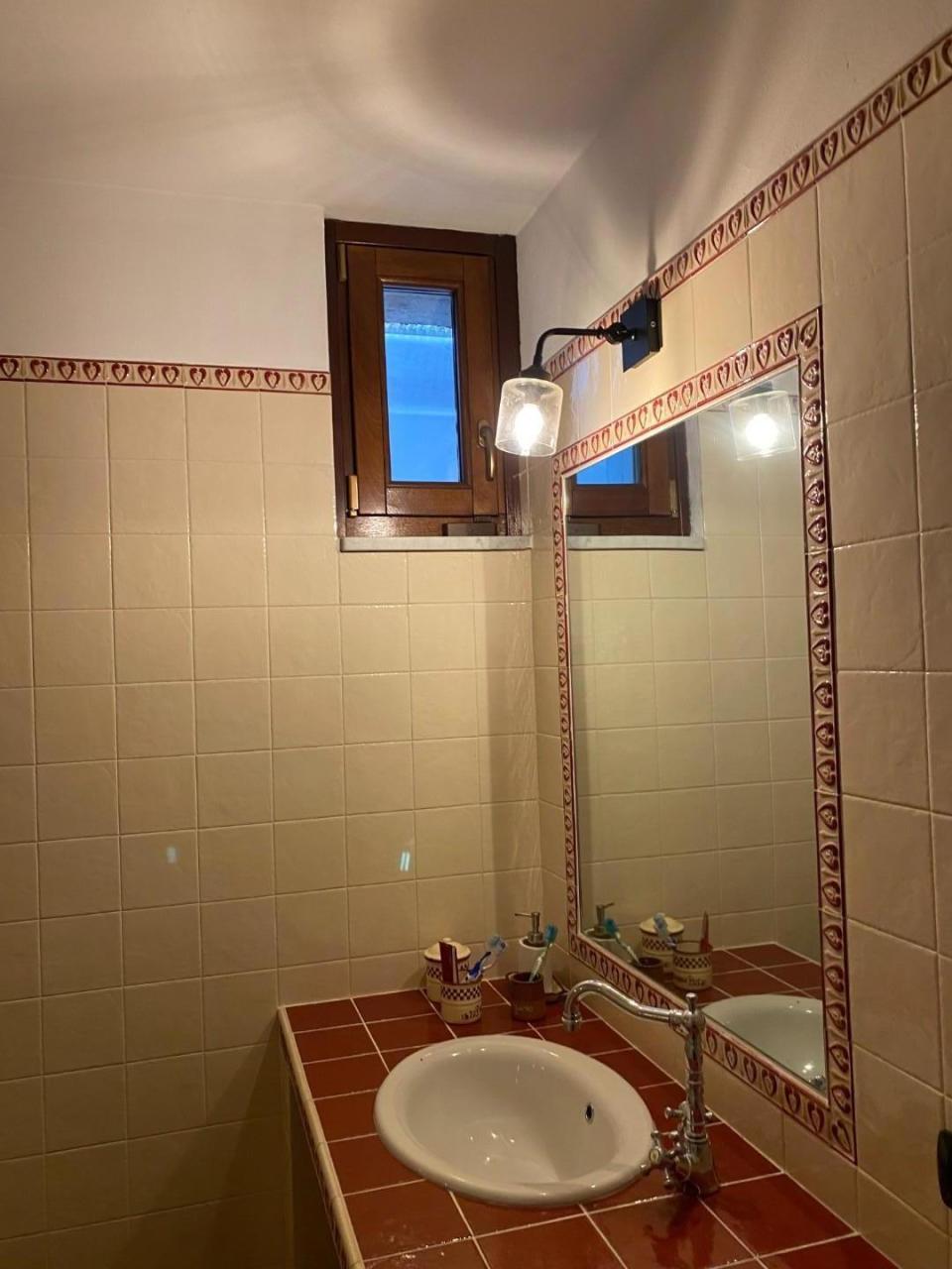 Immagine 11 di Villa in vendita  a Castelnuovo Magra