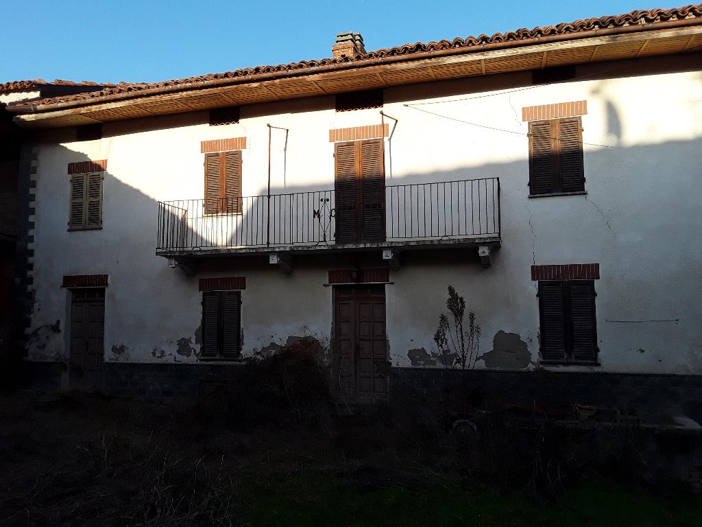 Immagine 4 di Casa semindipendente in vendita  in via San Sebastiano Po 13 a Chiusano D'asti