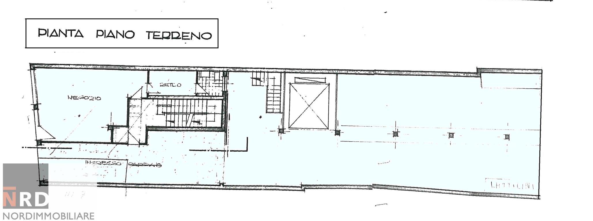 Immagine 10 di Negozio in affitto  a Mantova