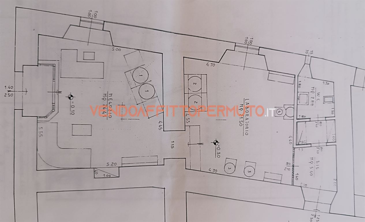 Immagine 10 di Negozio in affitto  in PIAZZA LOCATELLI a Carobbio Degli Angeli