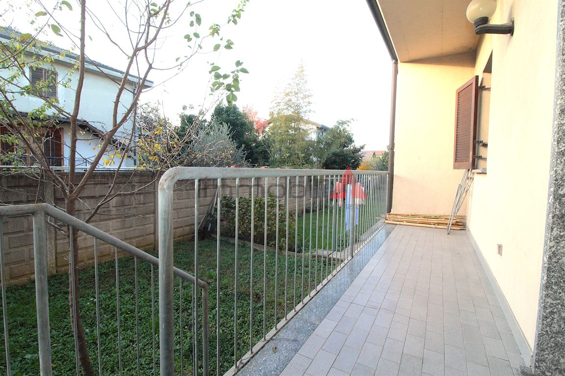 Immagine 3 di Villetta a schiera in vendita  a Carugate