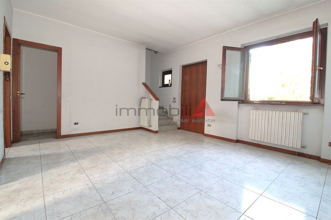 Immagine 2 di Villetta a schiera in vendita  a Carugate