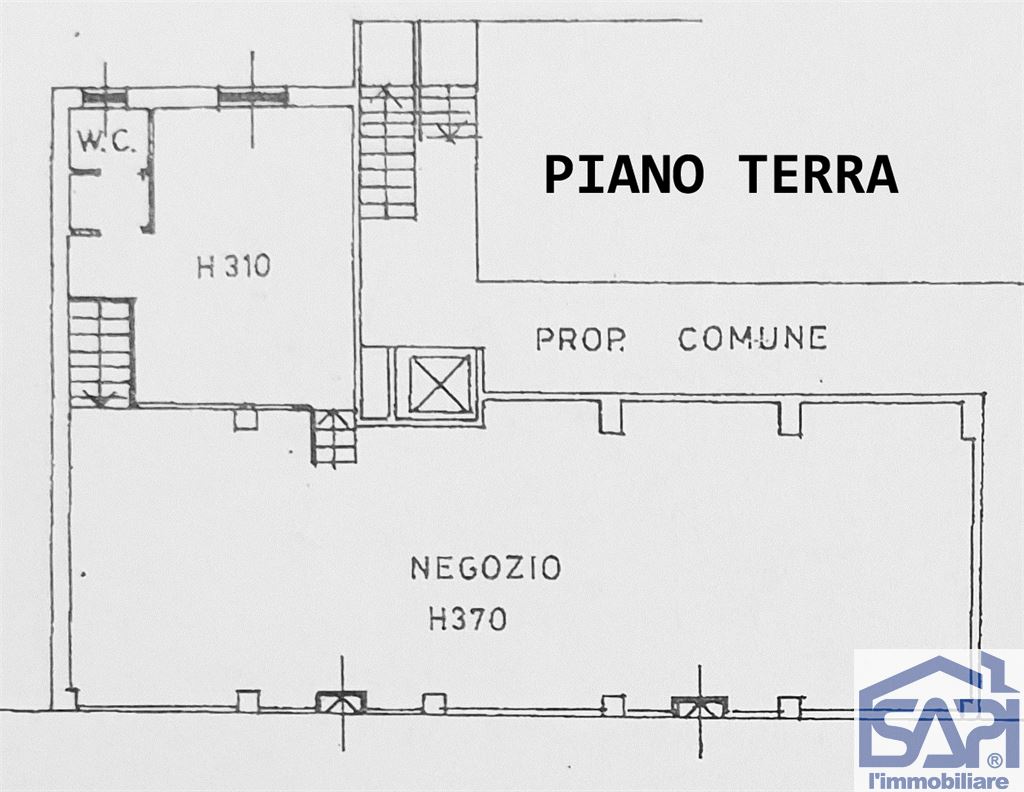 Immagine 11 di Negozio in vendita  a Monza
