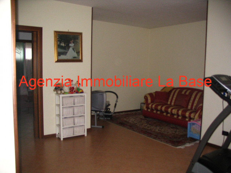 Immagine 2 di Capannone industriale in vendita  a Sant'elena