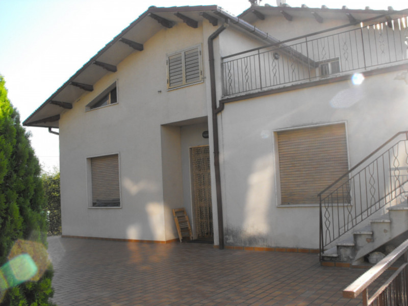 Immagine 2 di Casa indipendente in vendita  a Rosora