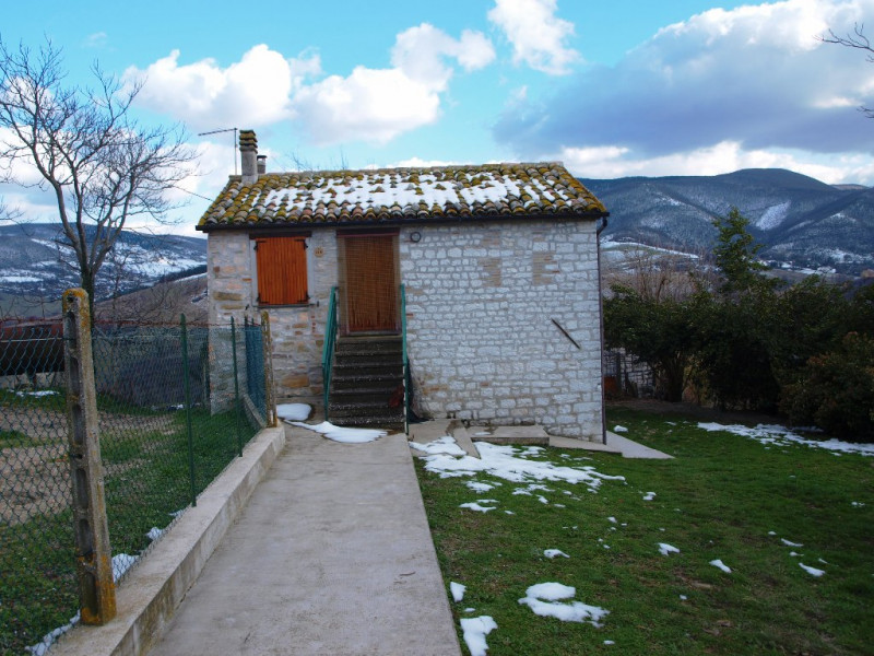 Immagine 2 di Rustico / casale in vendita  a Arcevia