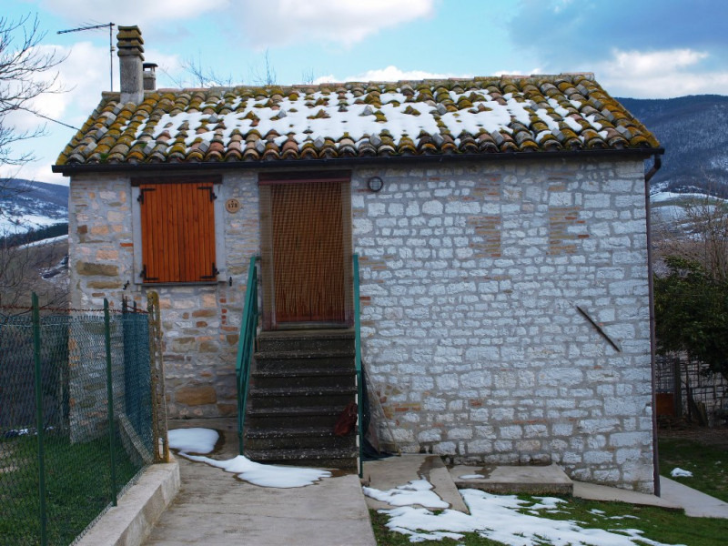 Immagine 4 di Rustico / casale in vendita  a Arcevia