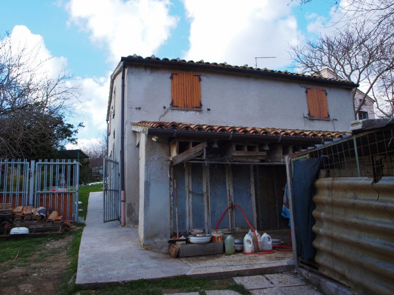 Immagine 5 di Rustico / casale in vendita  a Arcevia