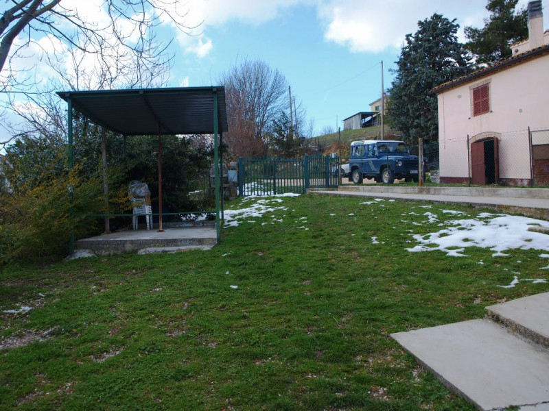 Immagine 7 di Rustico / casale in vendita  a Arcevia