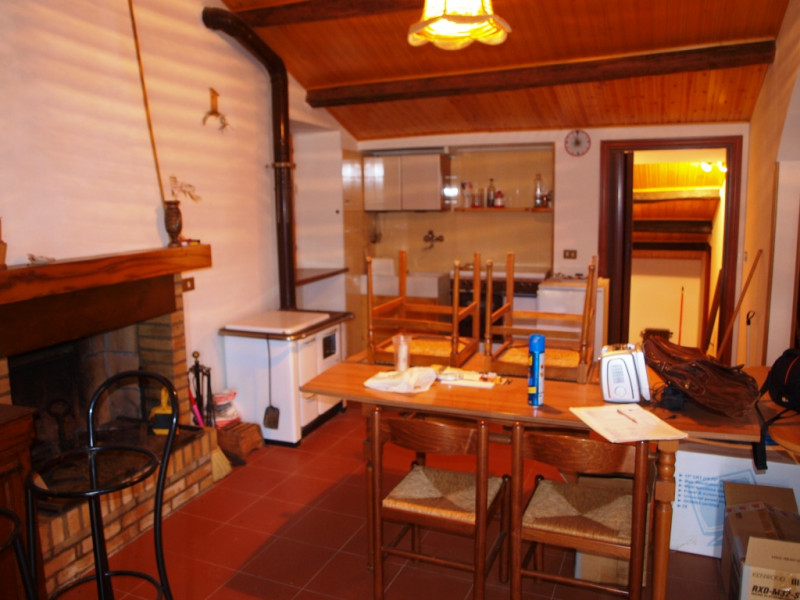 Immagine 9 di Rustico / casale in vendita  a Arcevia