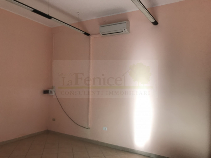 Immagine 2 di Negozio in affitto  in Medole a Medole