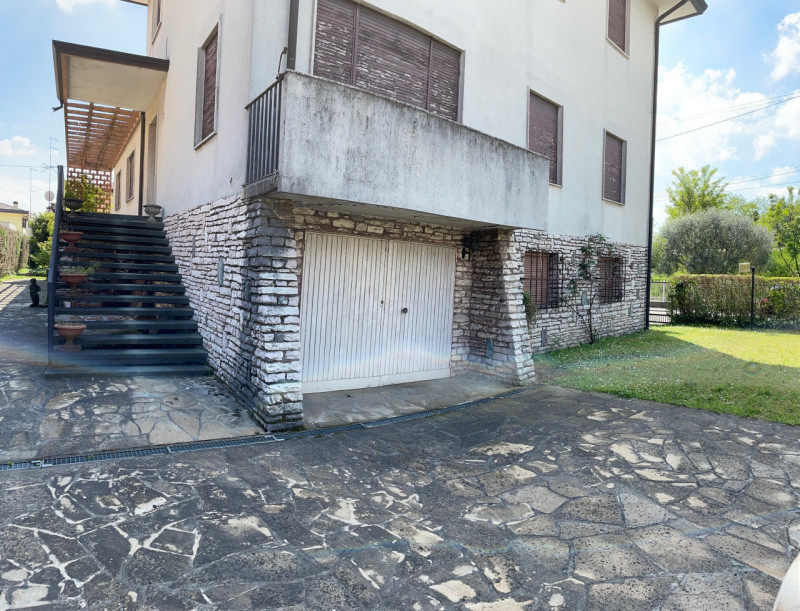 Immagine 20 di Villa in vendita  in perugino a Padova
