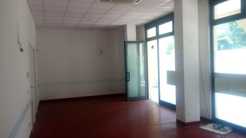 Immagine 2 di Attività commerciale in vendita  in VIA STATALE 22 a Osnago