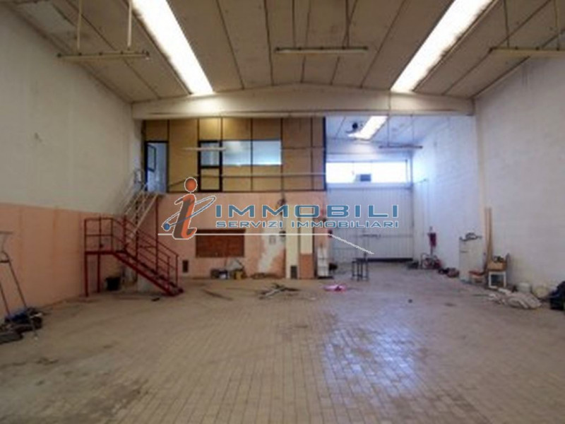 Immagine 2 di Capannone industriale in affitto  in VIA PERCALI a Settala