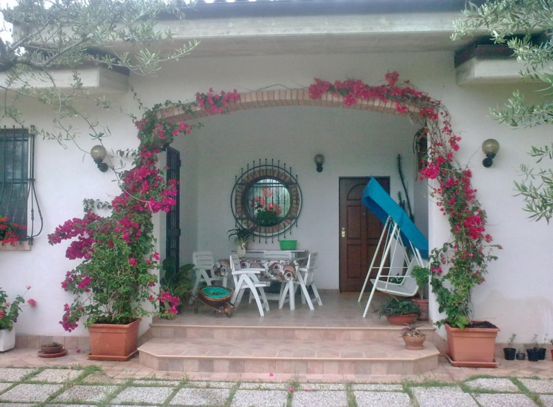 Immagine 1 di Villa in vendita  in VIA FONTEMAGGIO a Loreto Aprutino