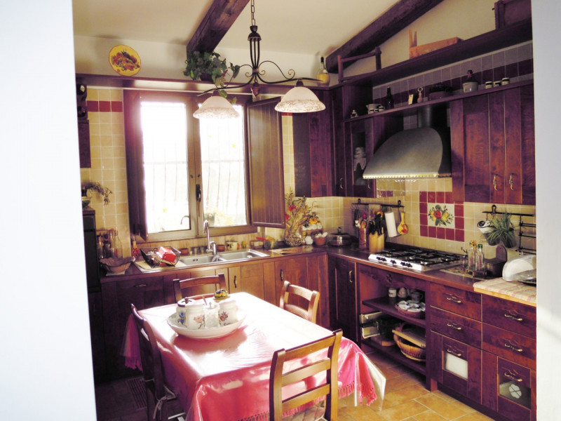 Immagine 3 di Villa in vendita  in VIA FONTEMAGGIO a Loreto Aprutino