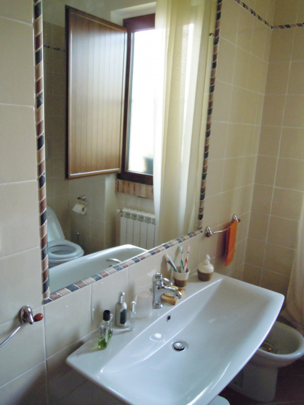 Immagine 8 di Villa in vendita  in VIA FONTEMAGGIO a Loreto Aprutino