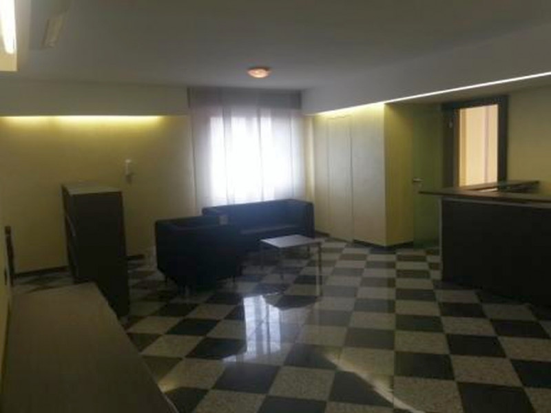 Immagine 2 di Negozio in vendita  in VIA DI VITTORIO G. a Segrate