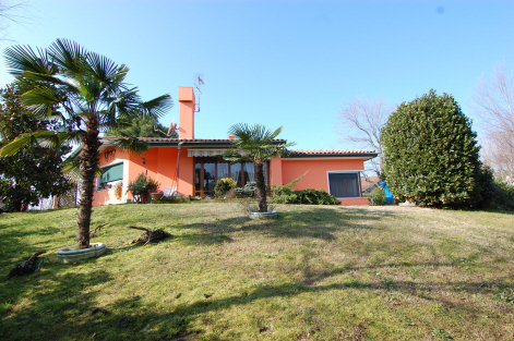 Immagine 4 di Villa in vendita  a Rosolina