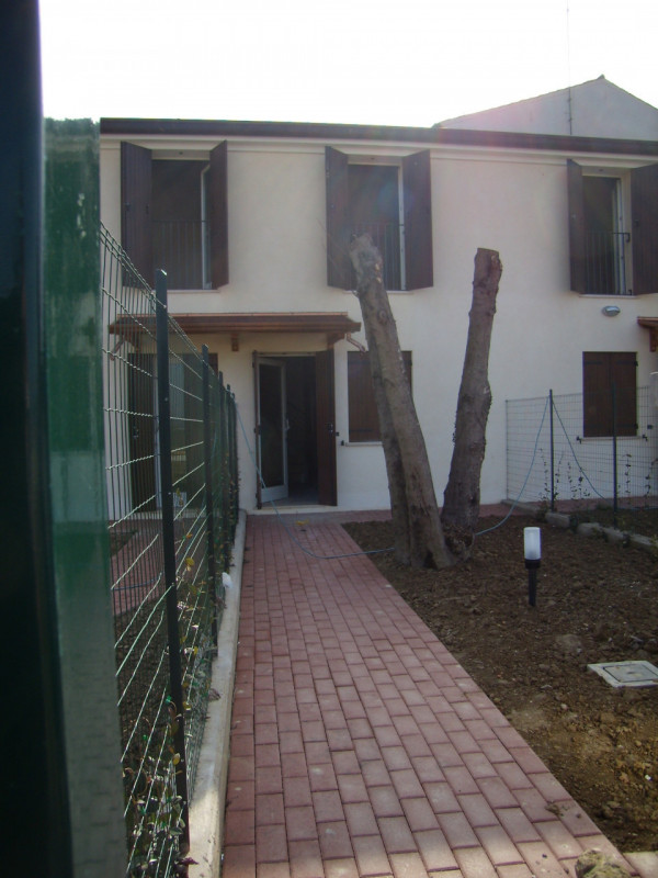 Immagine 9 di Villetta a schiera in affitto  in Via Nereo Rocco a Padova