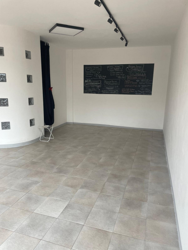 Immagine 4 di Negozio in vendita  in Città Verde a Terni
