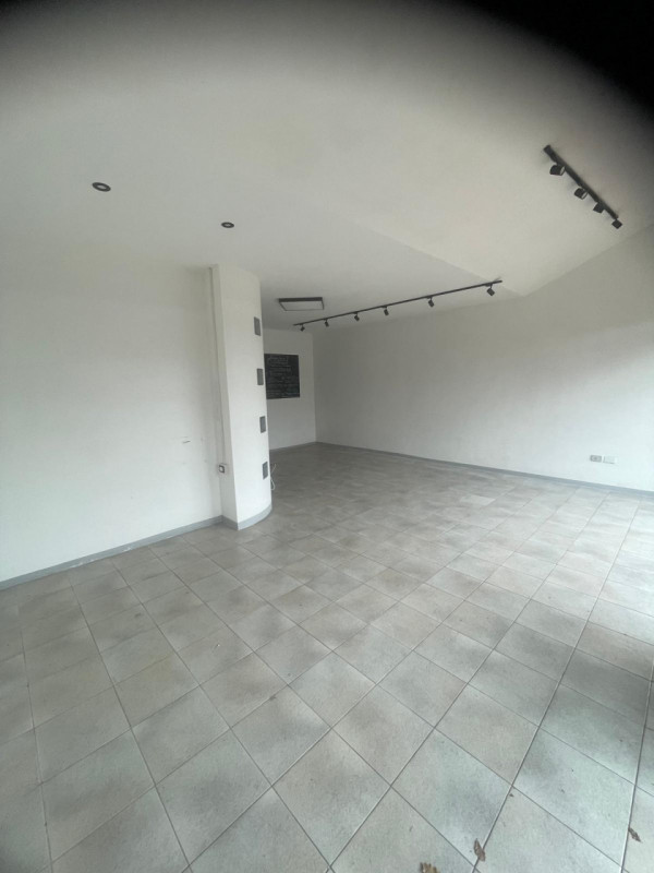 Immagine 6 di Negozio in vendita  in Città Verde a Terni