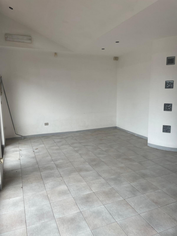 Immagine 7 di Negozio in vendita  in Città Verde a Terni