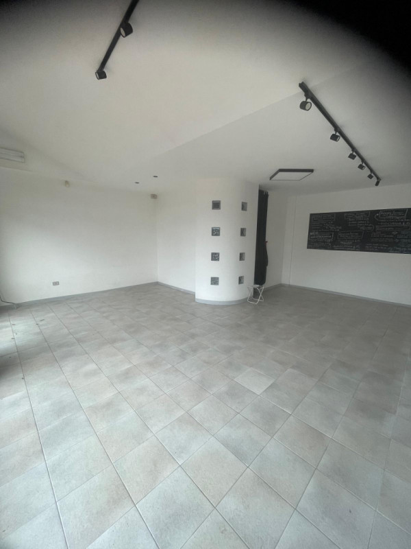 Immagine 9 di Negozio in vendita  in Città Verde a Terni