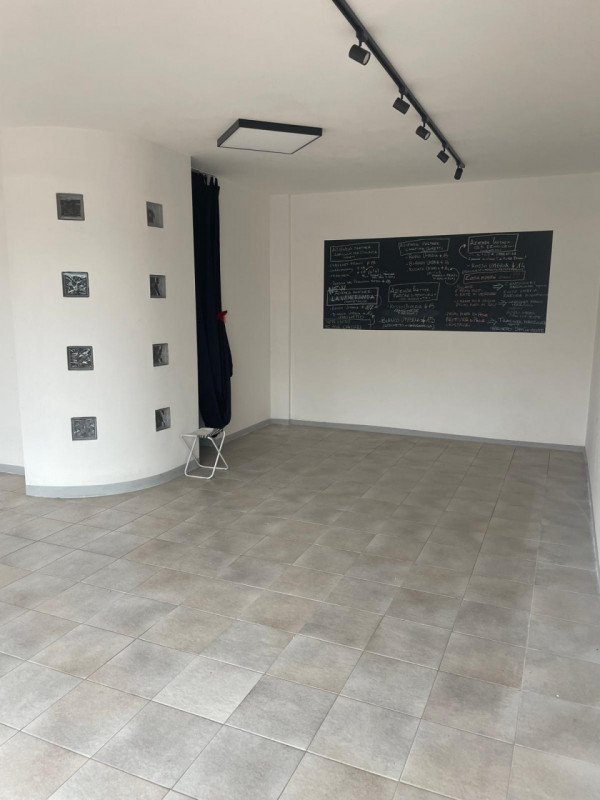 Immagine 10 di Negozio in vendita  in Città Verde a Terni